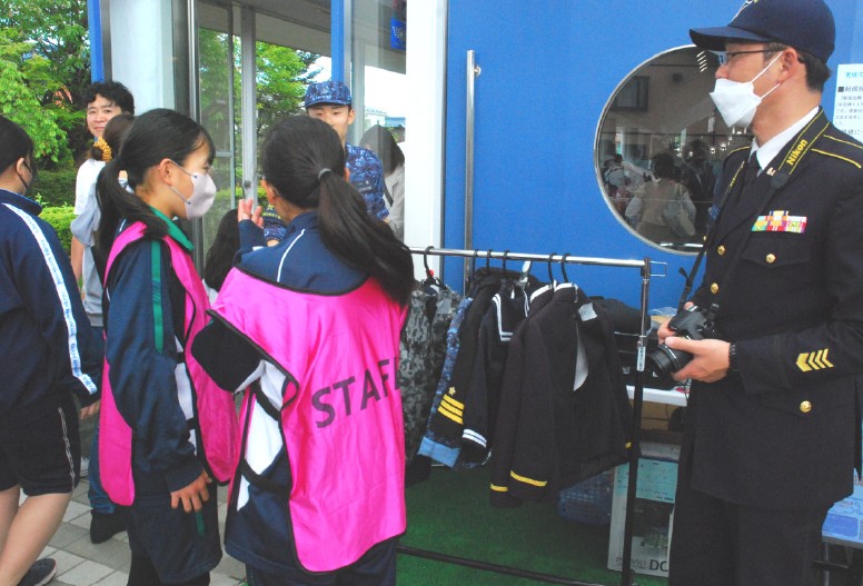 ちくま未来フェスタ 屋代高校附属中学の生徒たちがボランティアで活躍